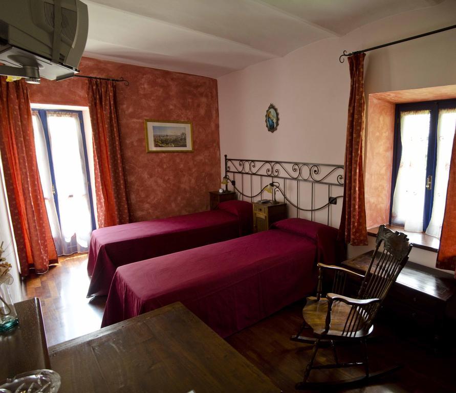 Sinio B&B Il Sole Delle Rive חדר תמונה